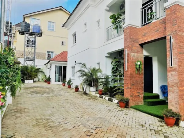 Hansbro Suite and Apartment