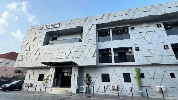 Full Bliss Hotel and Suites image 3