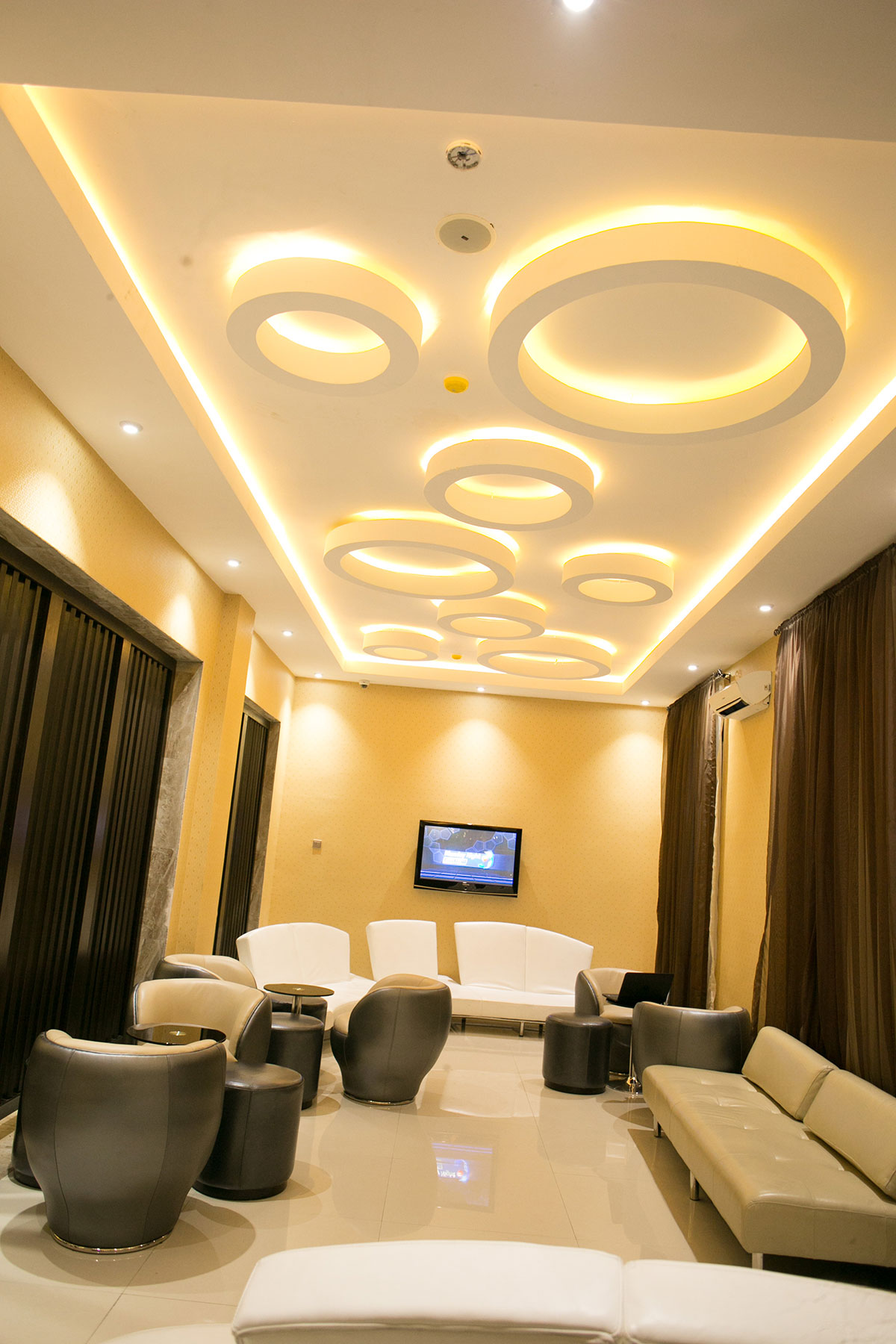 Echelon Heights Hotel image 2