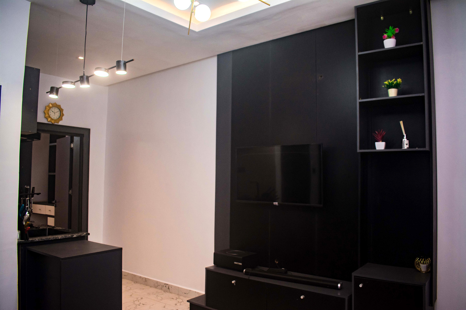 Glasstop Apartment image 3