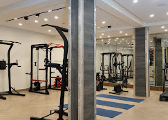 Mini Palace Luxury Suites image 5