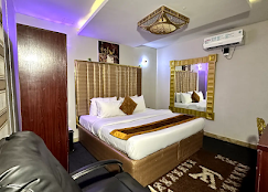 Toprano Hotel and Lounge image 5