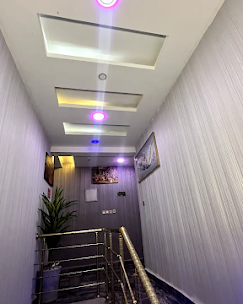 Toprano Hotel and Lounge image 2