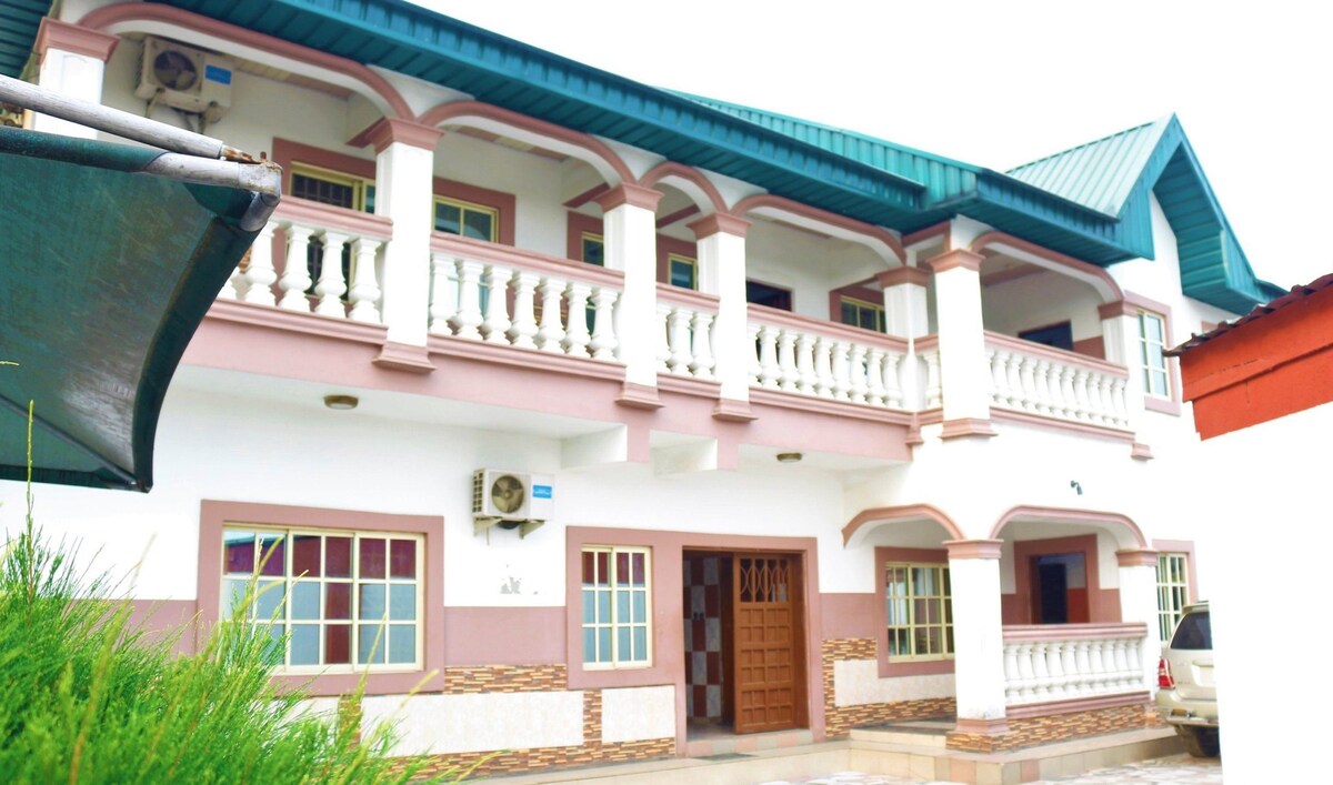 Lastborn Hotel