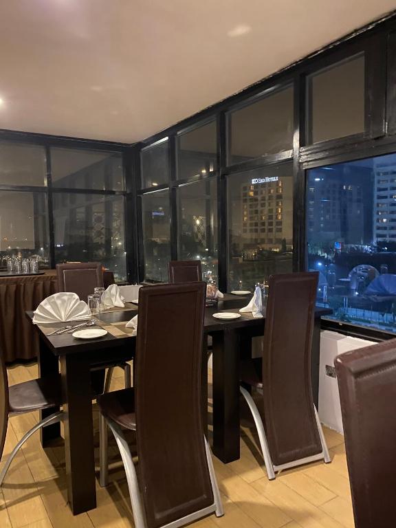 Posh Hotel and Suite image 3