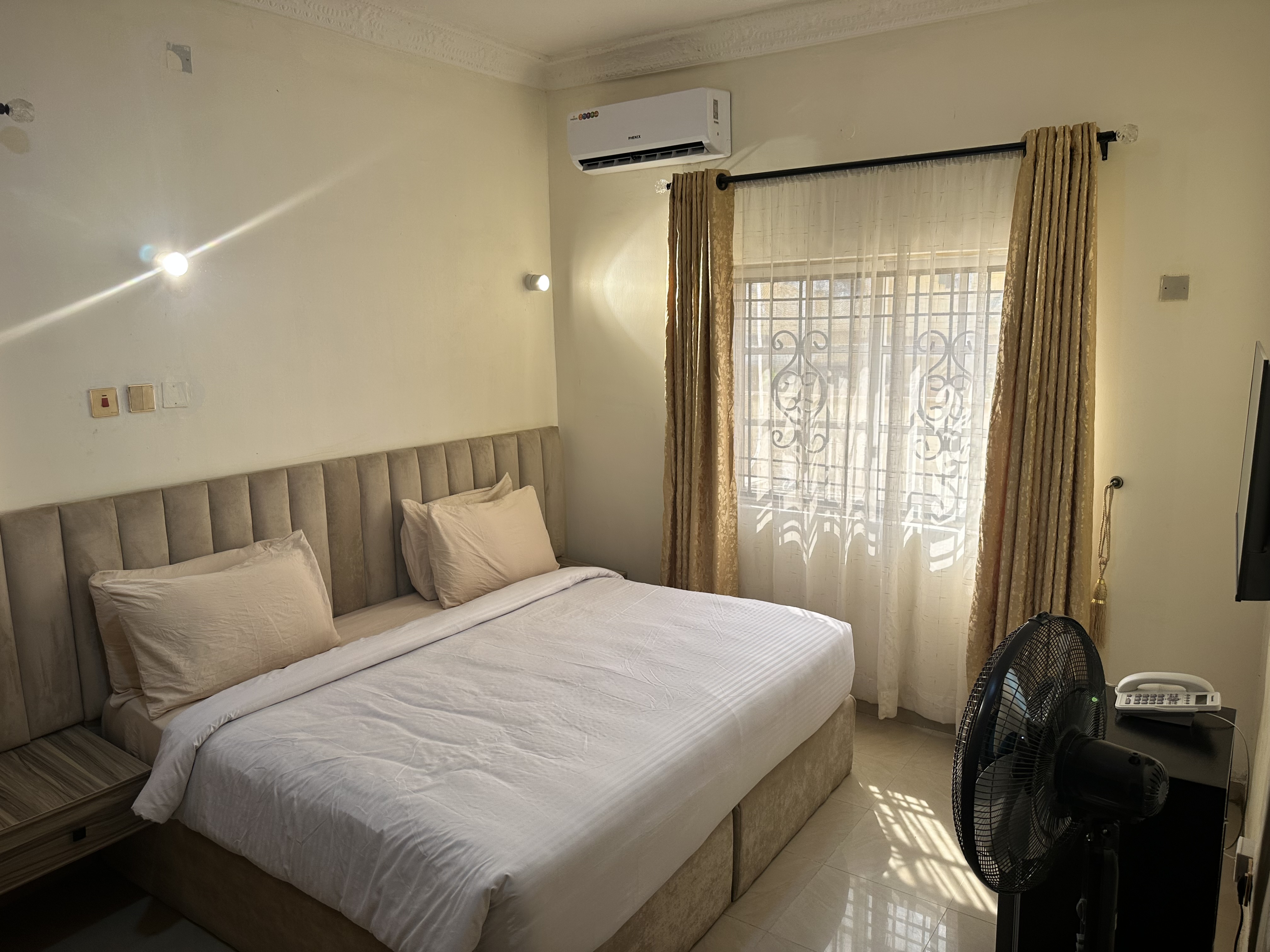 Oscar Luxury Apartment image 4