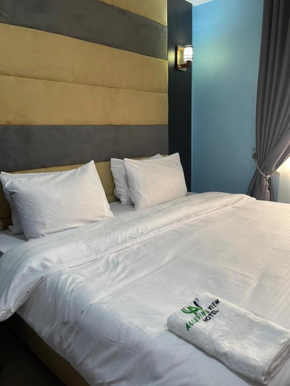 Alluring View Hotel - Allen Avenue image 5