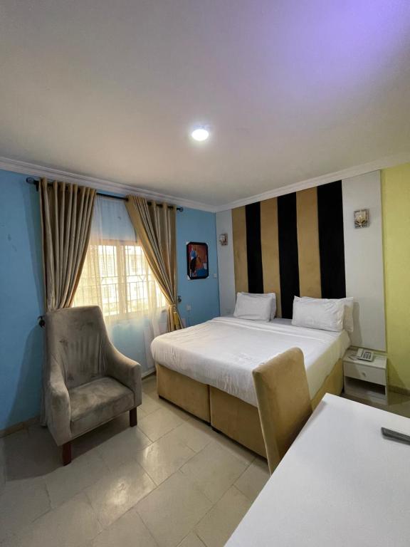 Alluring View Hotel - Allen Avenue image 3