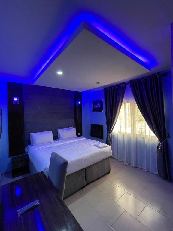 Alluring View Hotel - Allen Avenue image 4