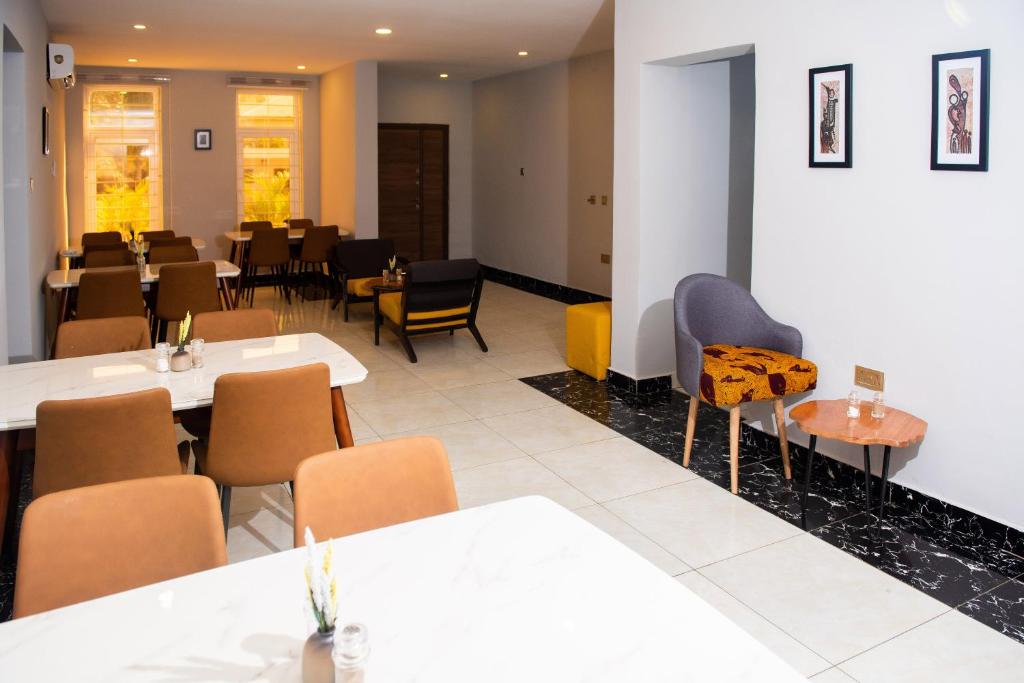 Orange Roof Lodge image 2