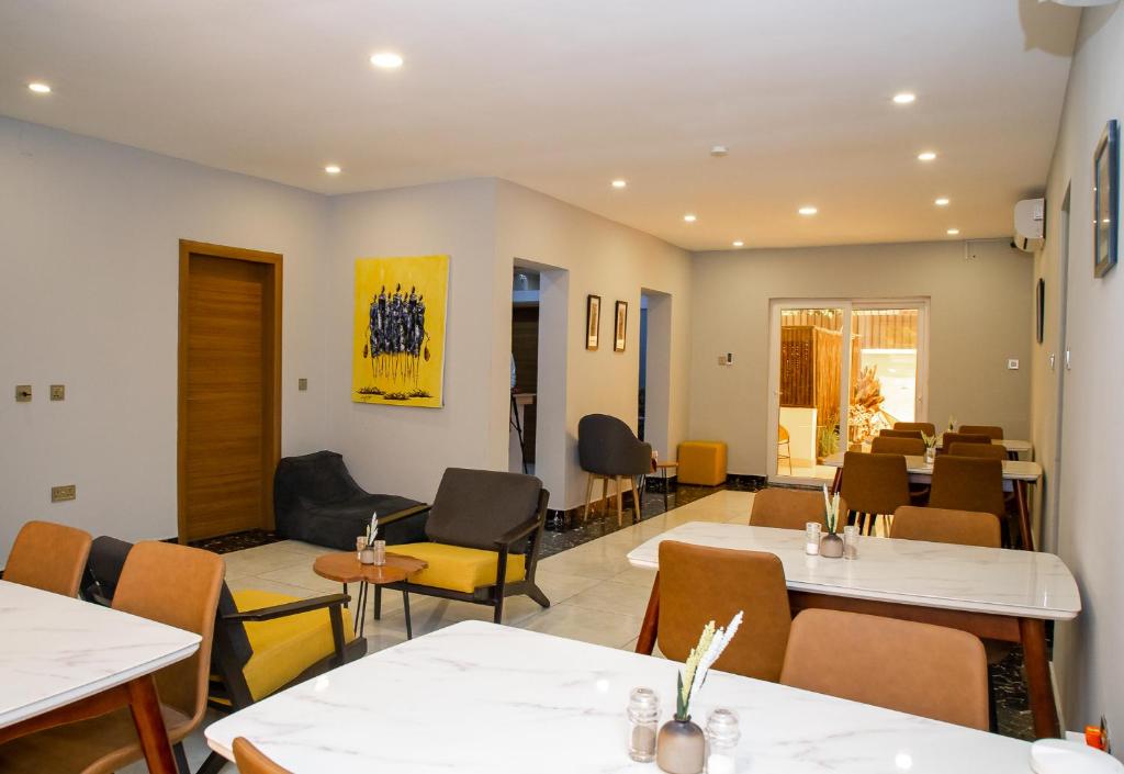 Orange Roof Lodge image 3