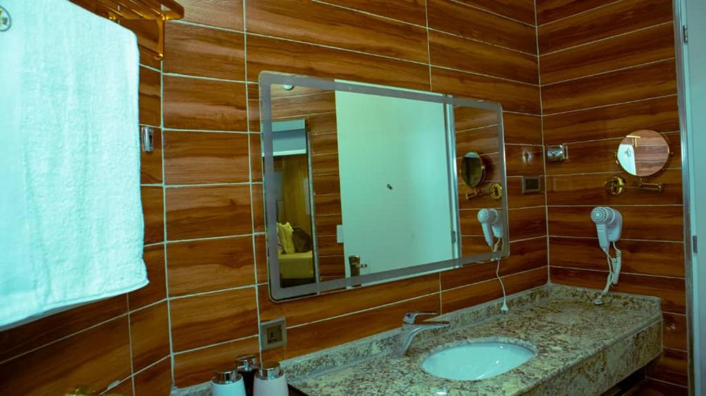 TN Max Luxury Home image 3