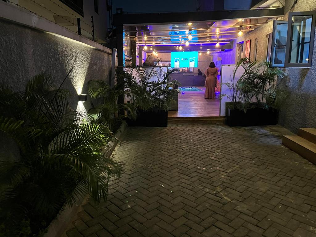 Riivana Leisure Traven