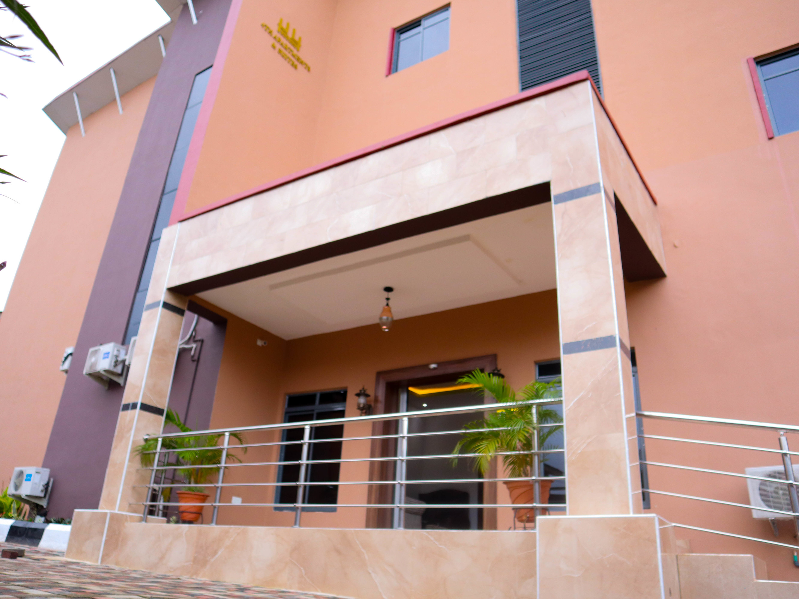 4th Apartments and Suites