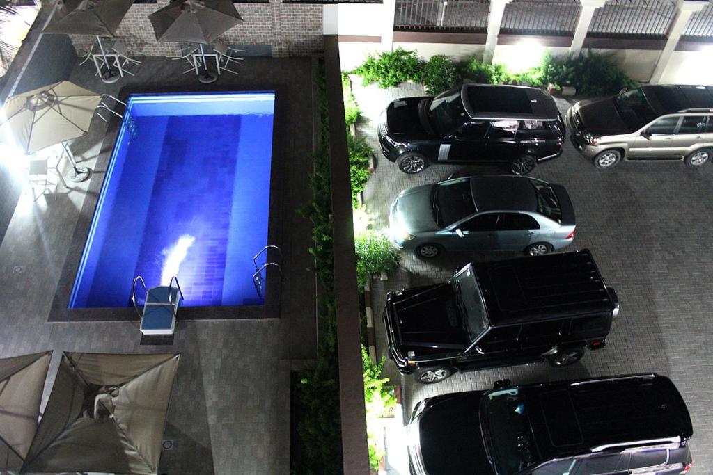 Ellyxville Hotel image 2