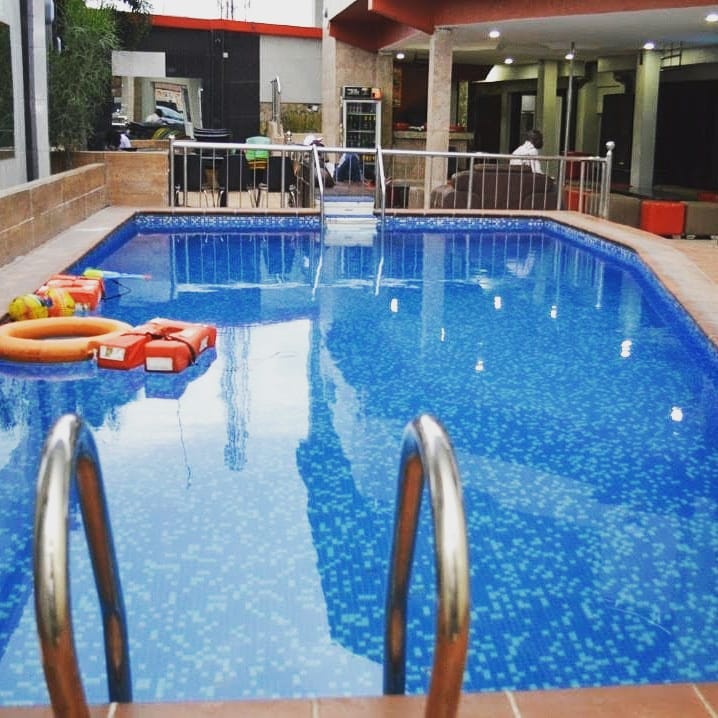 Inglesia Hotels image 2