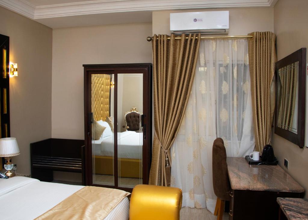 Grand Bohabs Hotel image 2