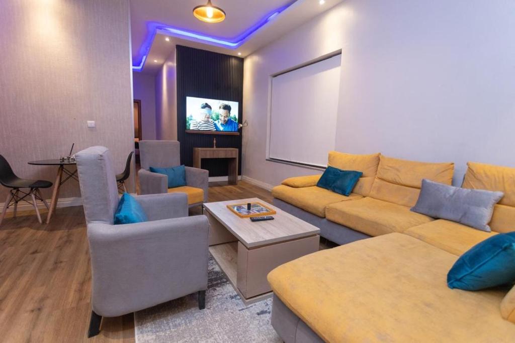 Riivana Leisure Traven image 2