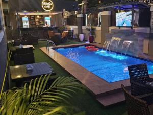 Carlton Swiss Luxury Residency image 4