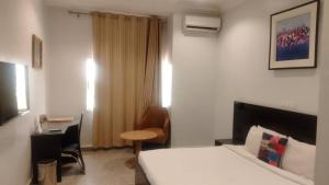 Jades Hotel image 5