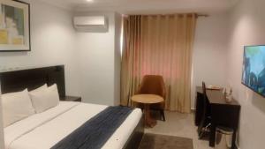 Jades Hotel image 2