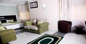 Jades Hotel image 3