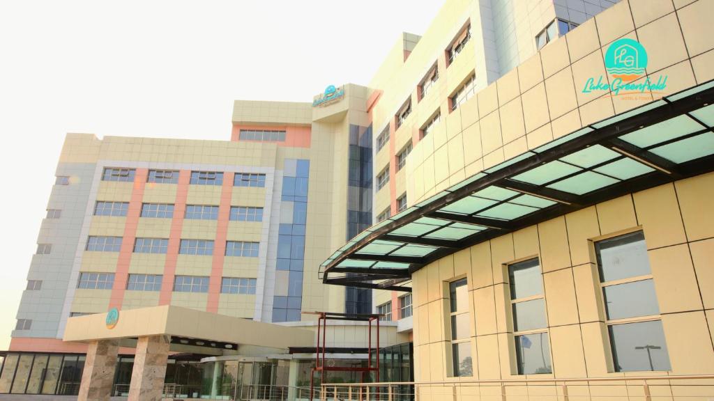 Lake Greenfield Hotel and Towers image 3