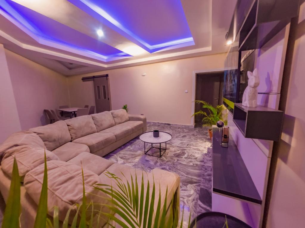 154 Apartments and Hotel image 3