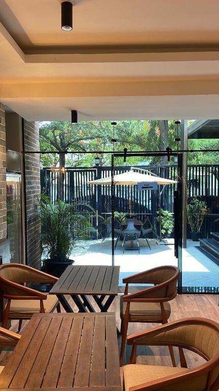 Brickspoint Boutique Apartments image 4