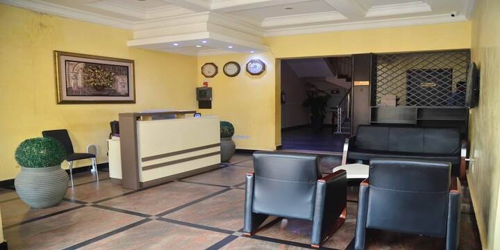 Caesars Court Hotel image 5