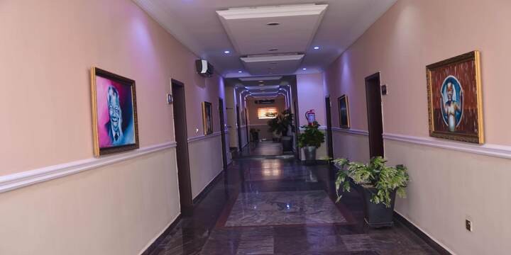 Caesars Court Hotel image 2