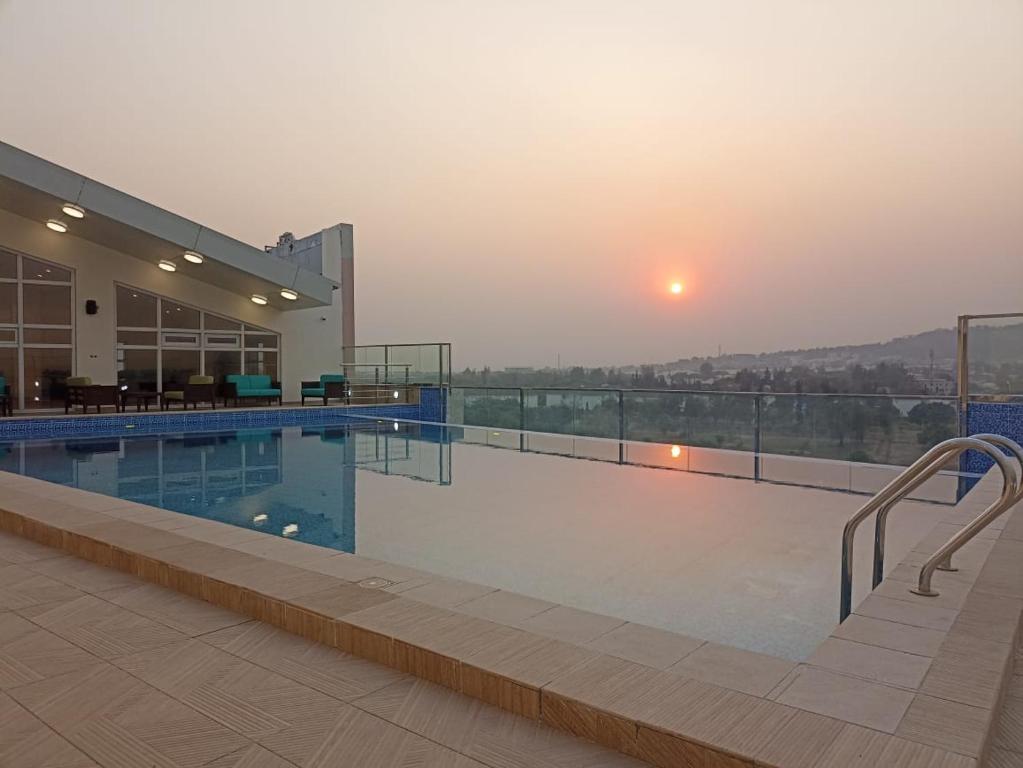 Lake Greenfield Hotel and Towers