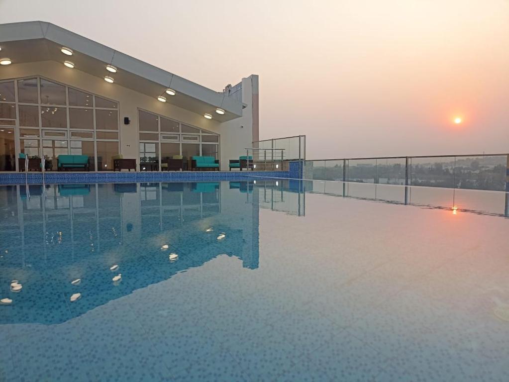 Lake Greenfield Hotel and Towers image 2