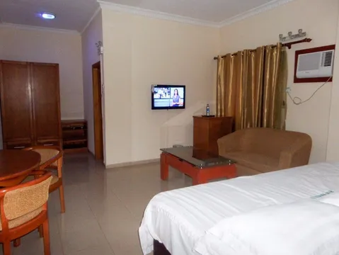 Gilford View Hotel image 2