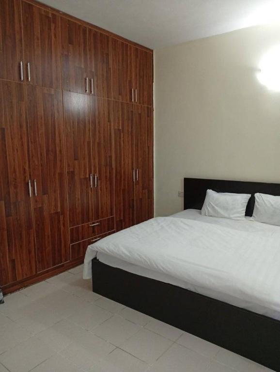 Kurvic Hotels and Suites image 2