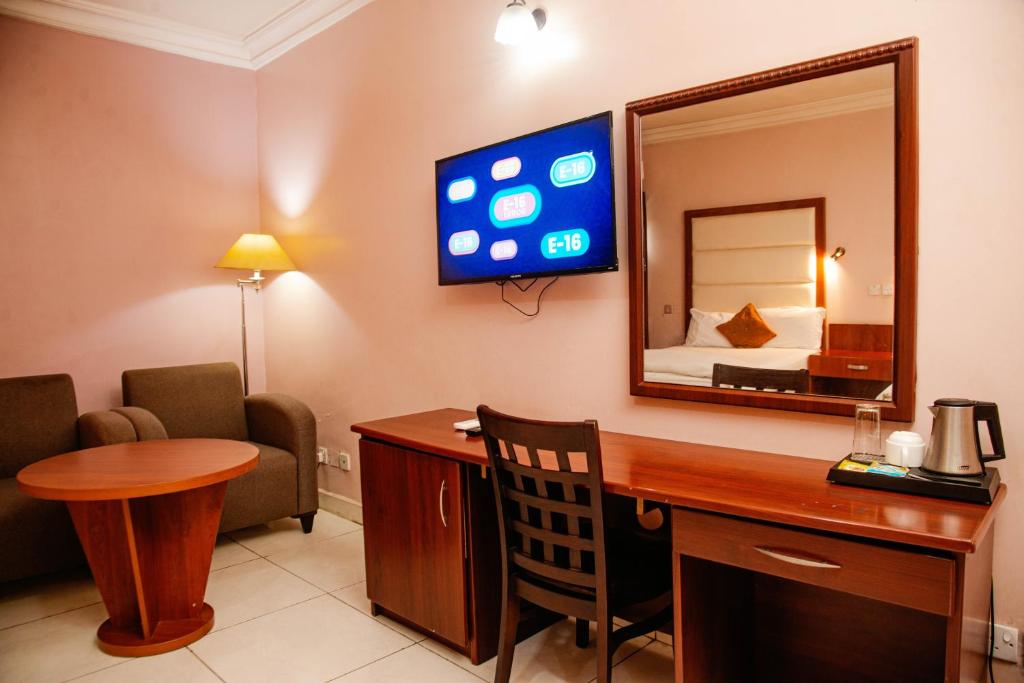 Denis Hotel image 2