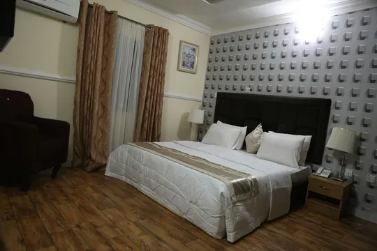 Nelseno Hotels image 2