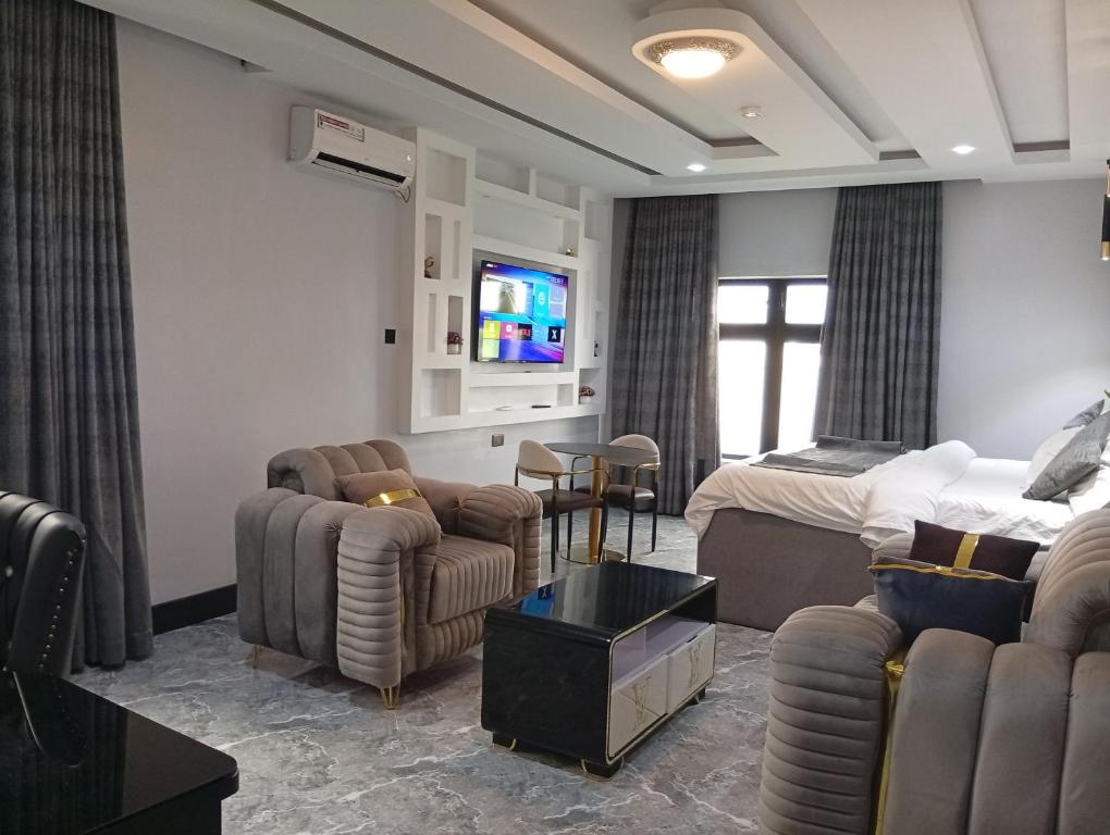 Uptown Life Hotel and Suites image 2