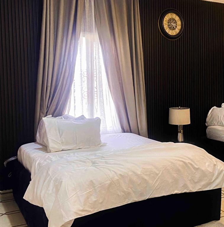 Heirloom Luxury Hotel and Apartments image 2