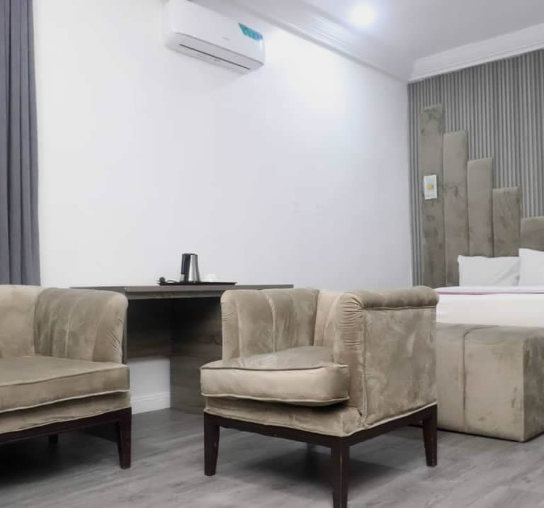 Maas Central Hotel image 3