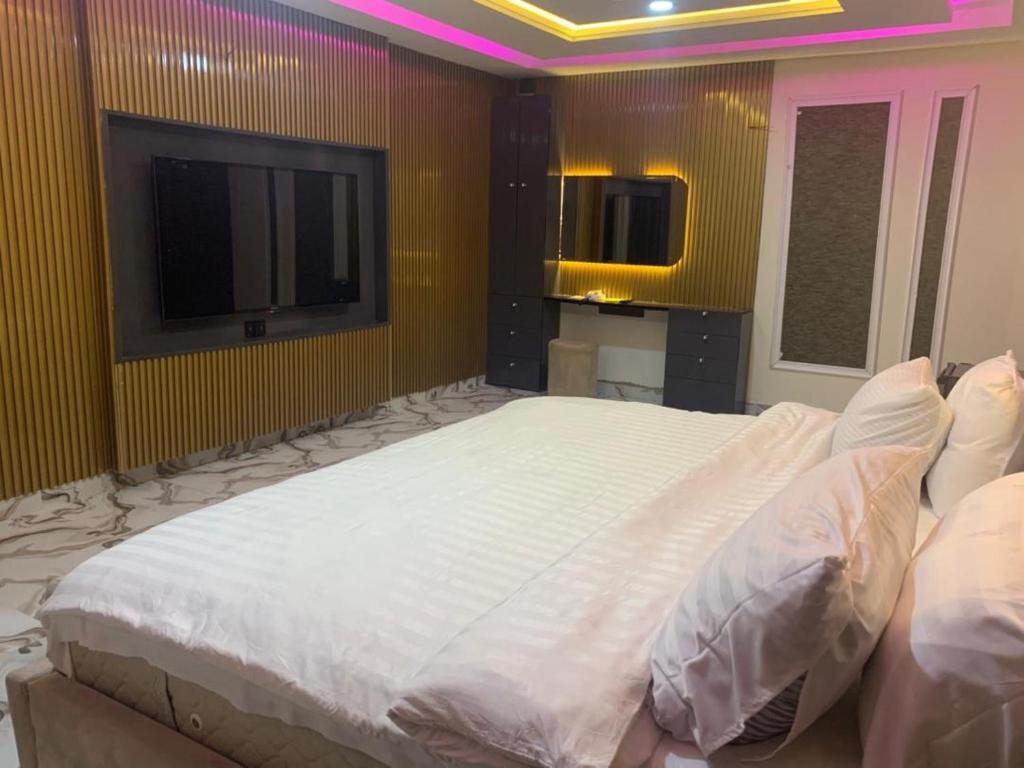 Tiano Hotel and Suites image 4