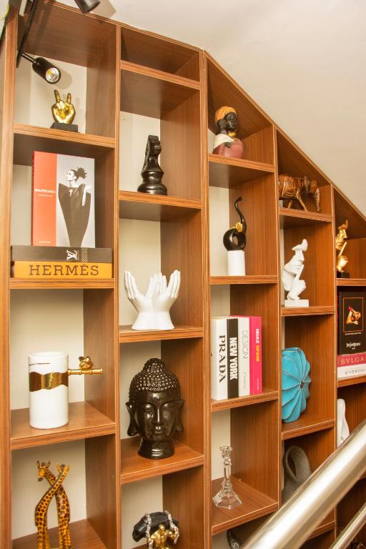 KLS Apartment image 3