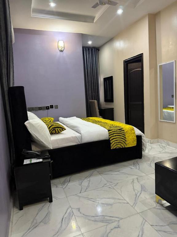 Unique Citylife Hotel