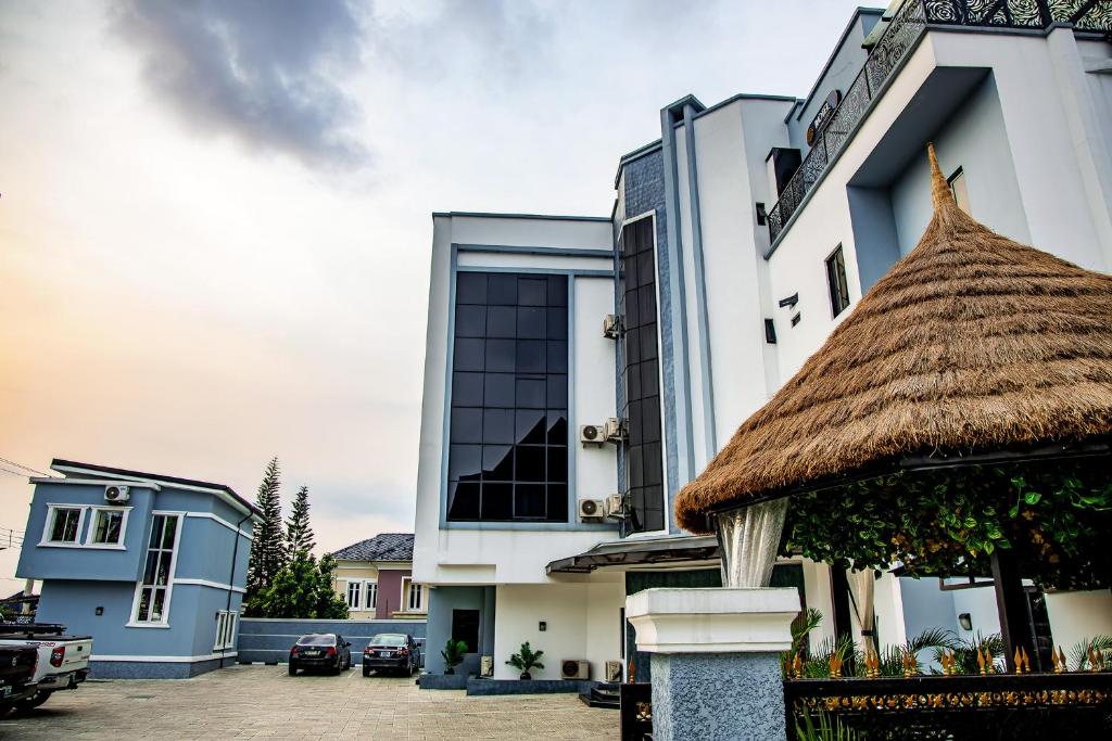 Ivotel Luxury Hotel image 5