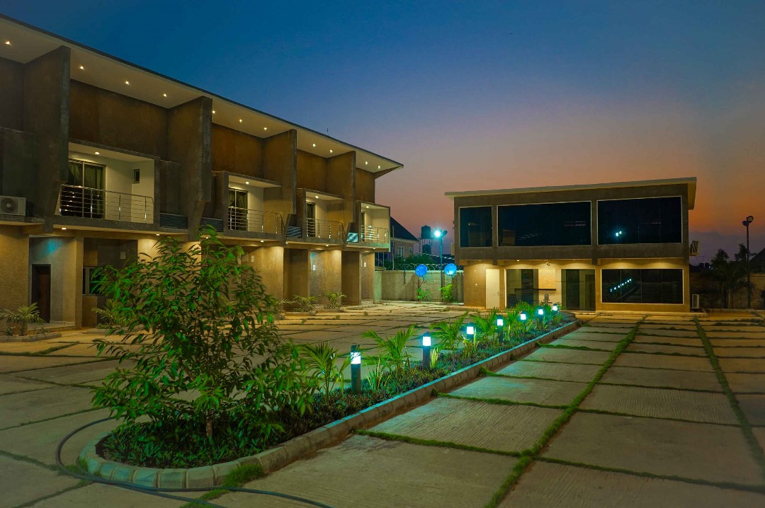 Dunmade Suites and Apartment image 4