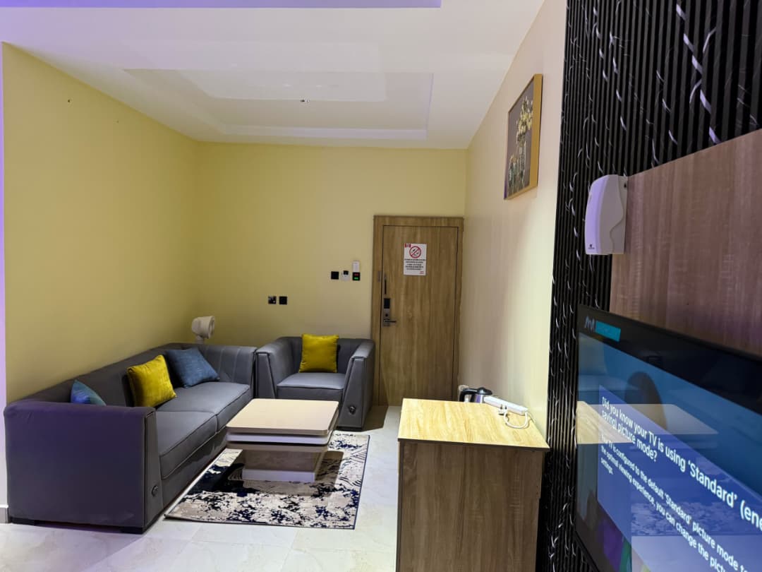 Tonelz Hotel and Suites image 5