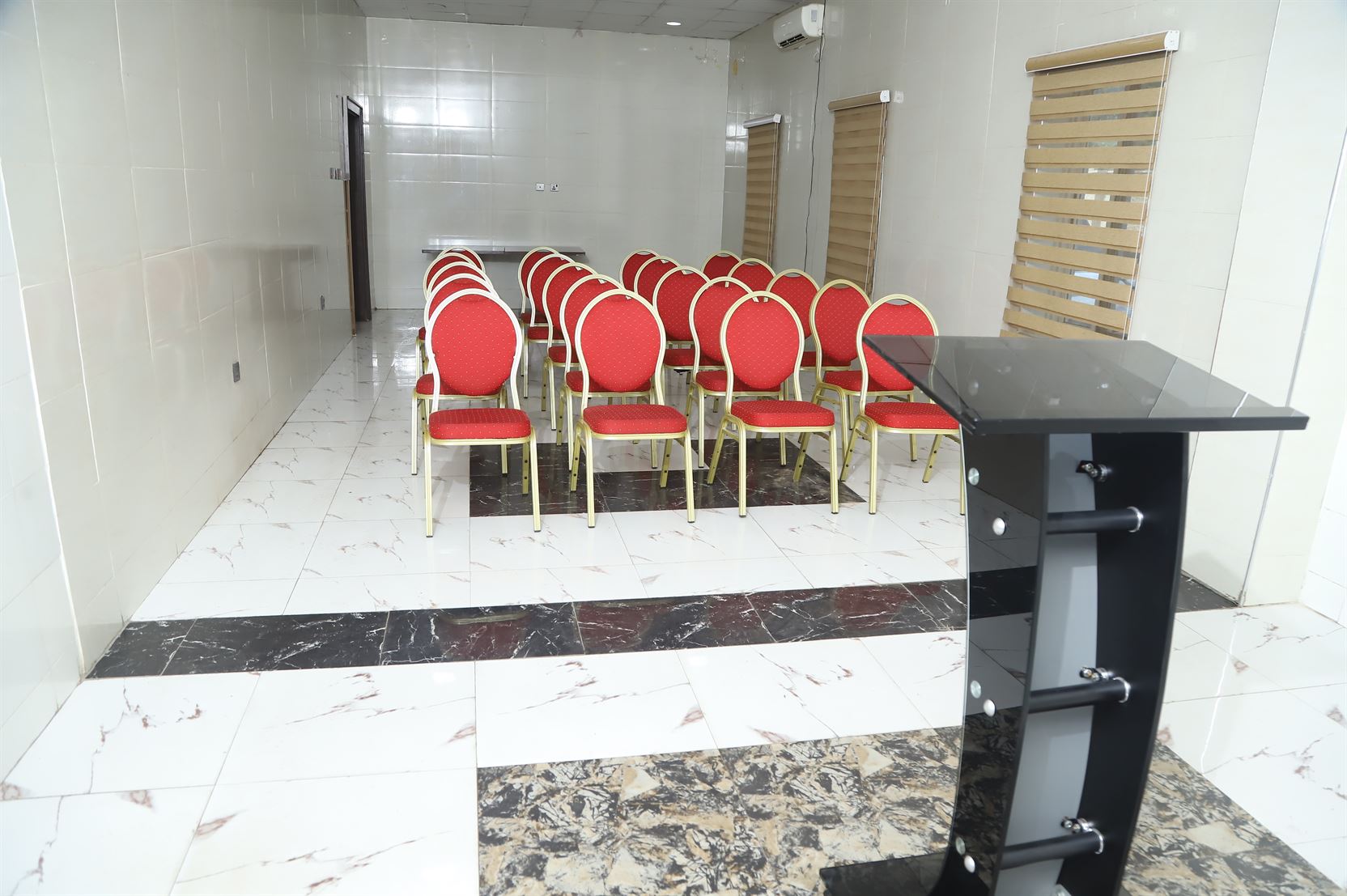 Top Rank Hotels Utako image 3