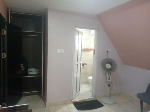 B and C Dyamond Hotel and Suites image 2