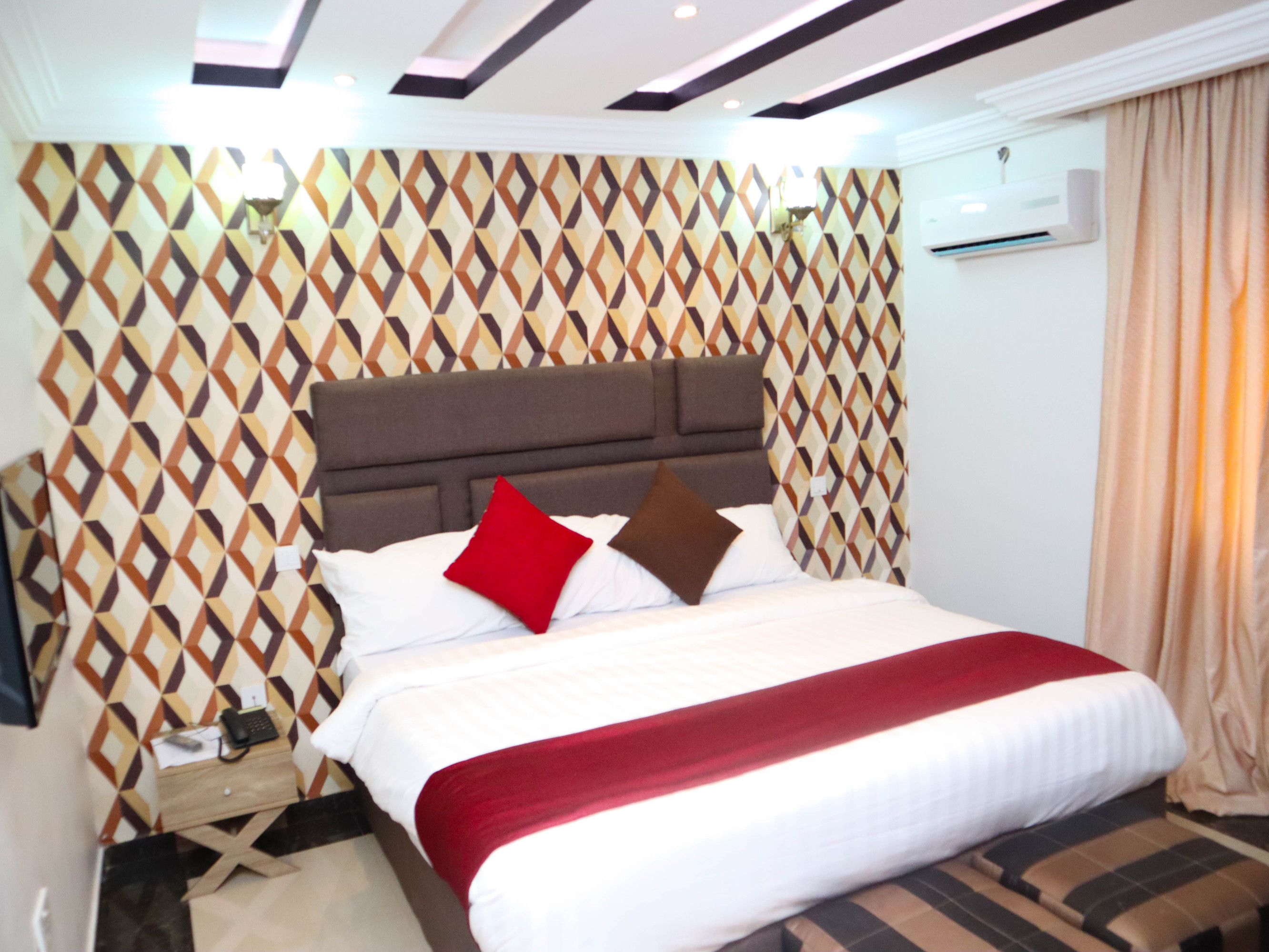 4th Apartments and Suites image 3