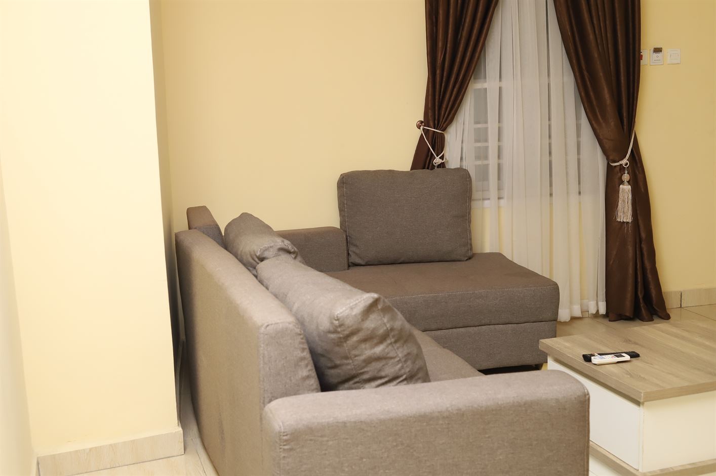 Top Rank Luxury Apartment image 3